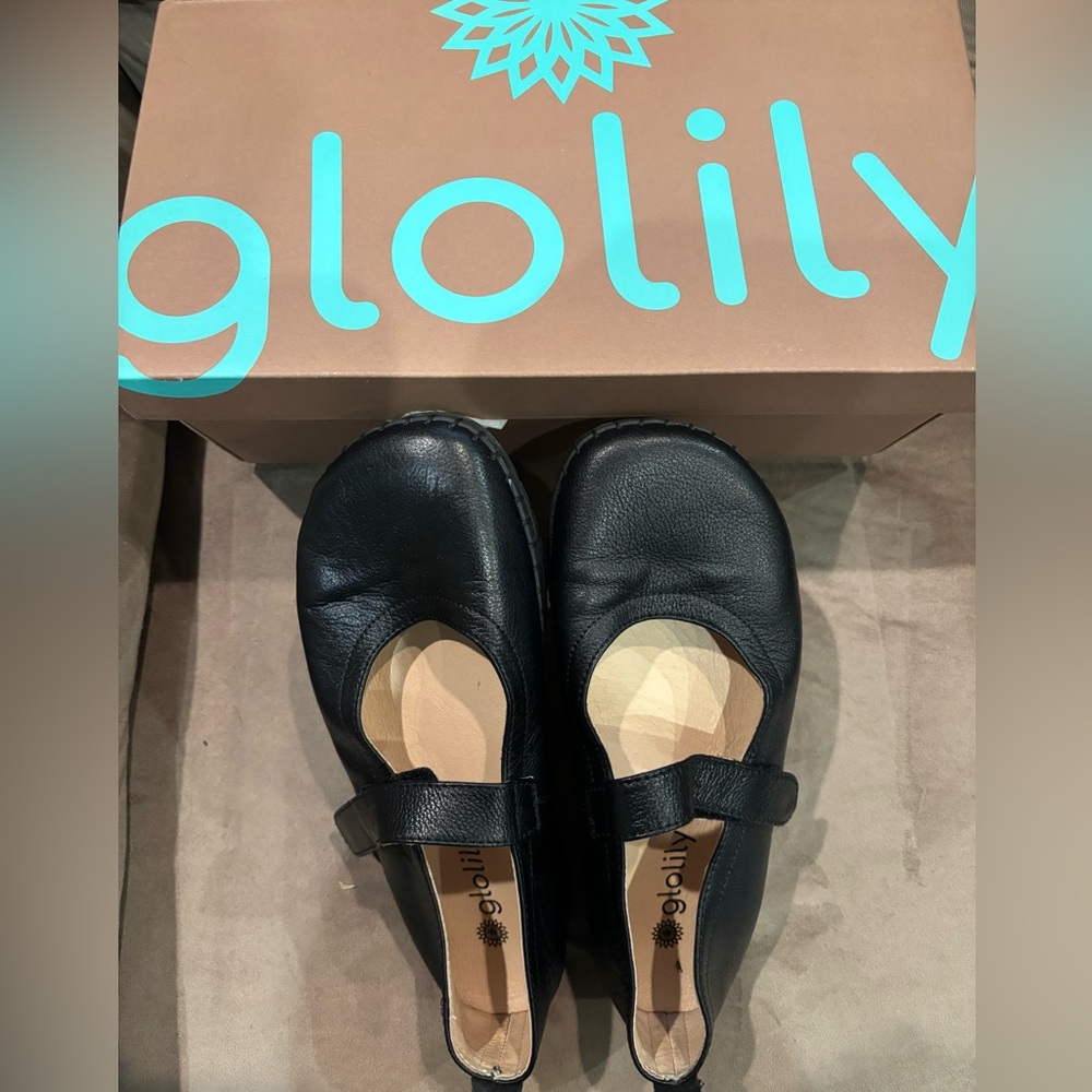 Glolily Mary Jane shoes NWT